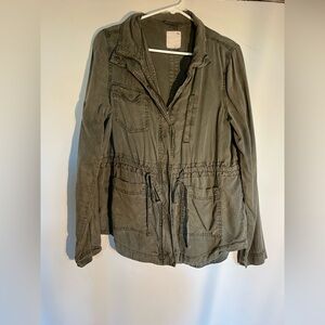 💚 Army Green Jacket